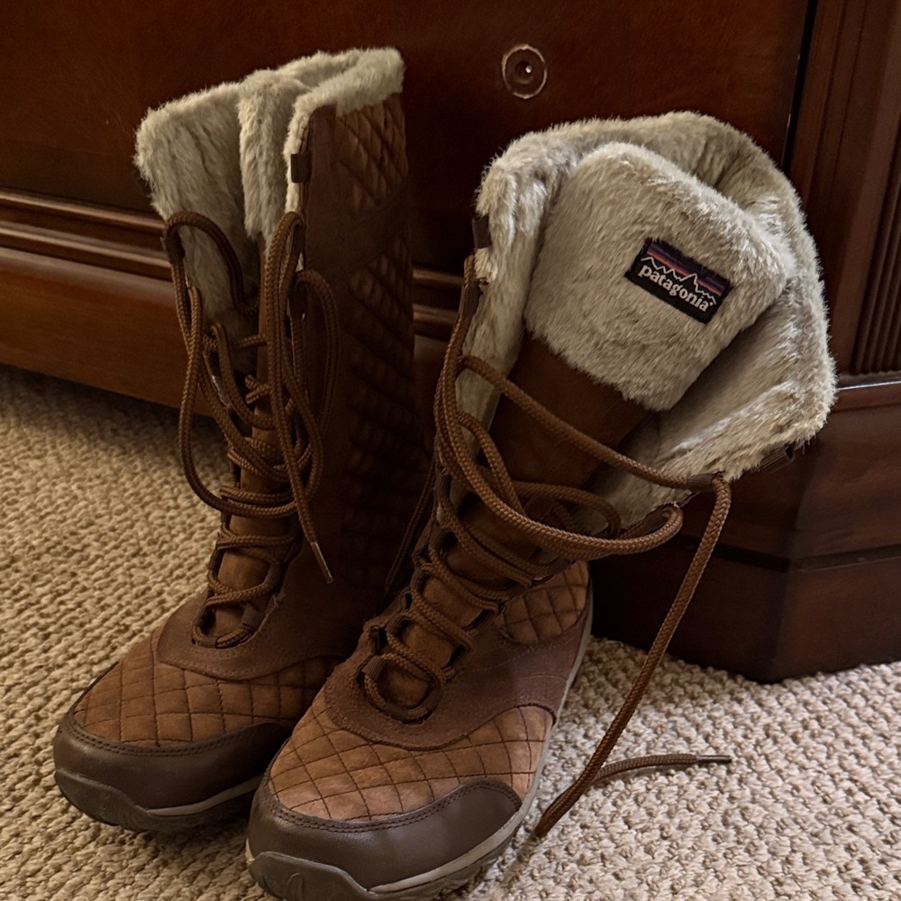 Patagonia Women's Brown Fur-Lined Winter Boots